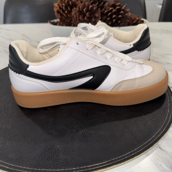 DV by Dolce Vita White and Tan Women's Sneakers size 7.5 - Picture 13 of 16